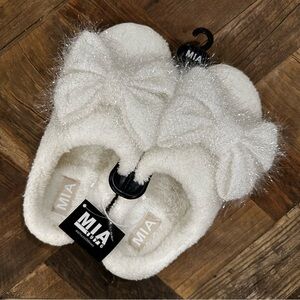 MIA Cozy White Tinsel Bow Slippers
